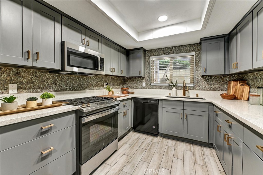 2101 E 21st