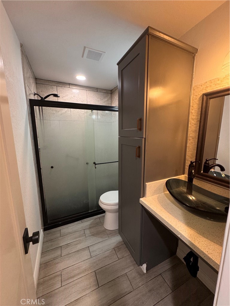 2101 E 21st