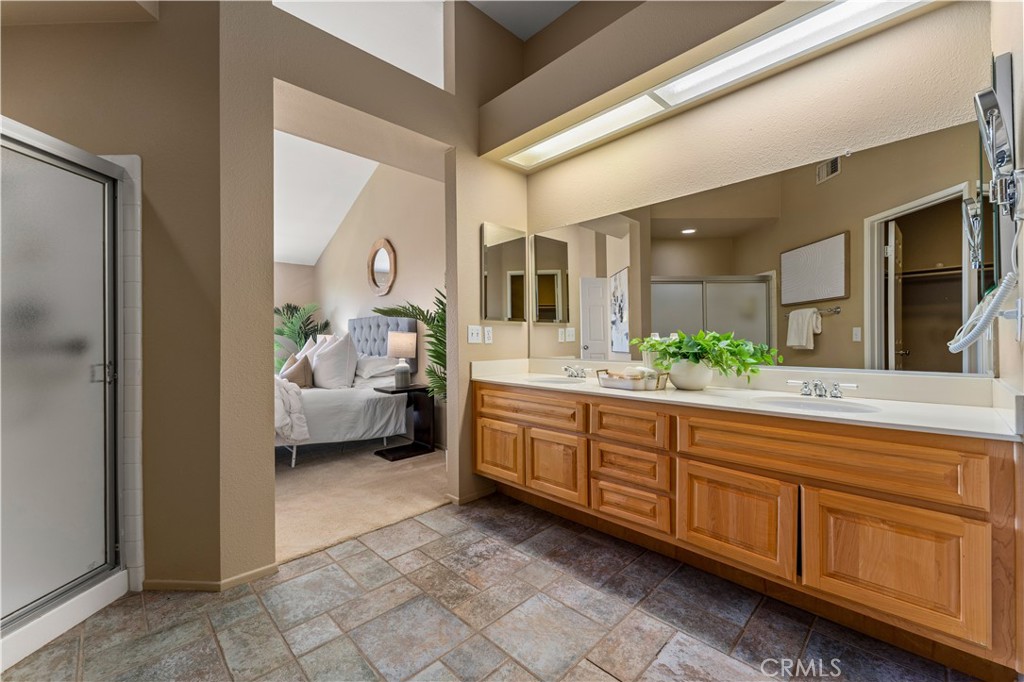 1029 S Dewcrest
