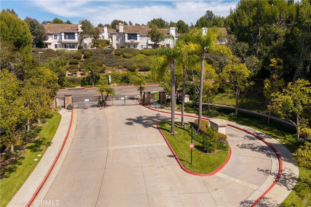 1029 S Dewcrest