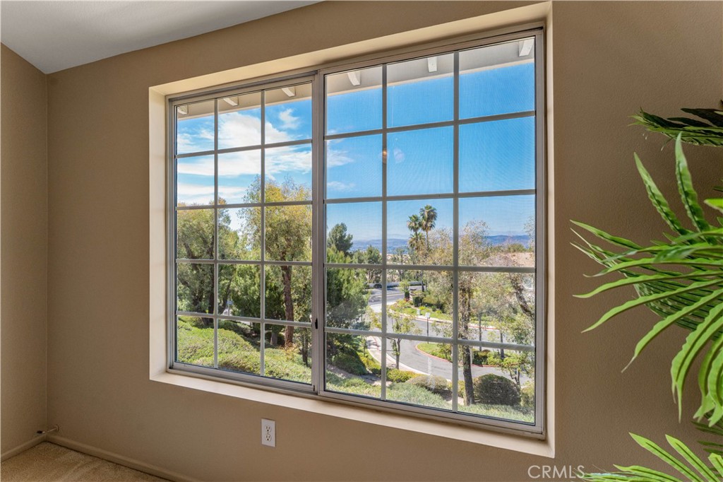 1029 S Dewcrest
