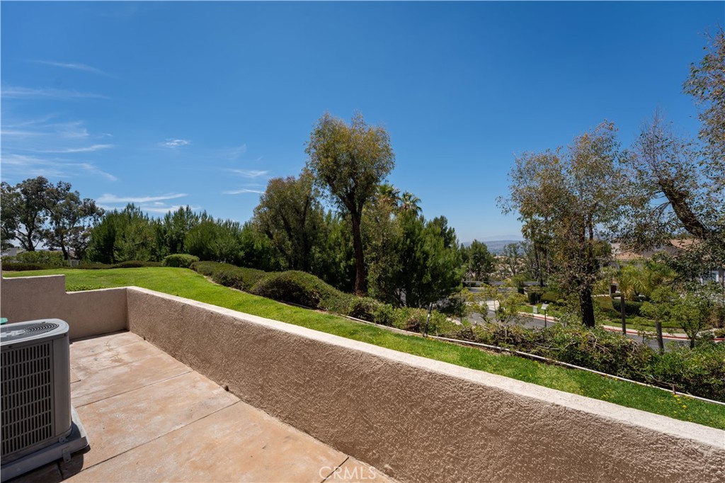 1029 S Dewcrest