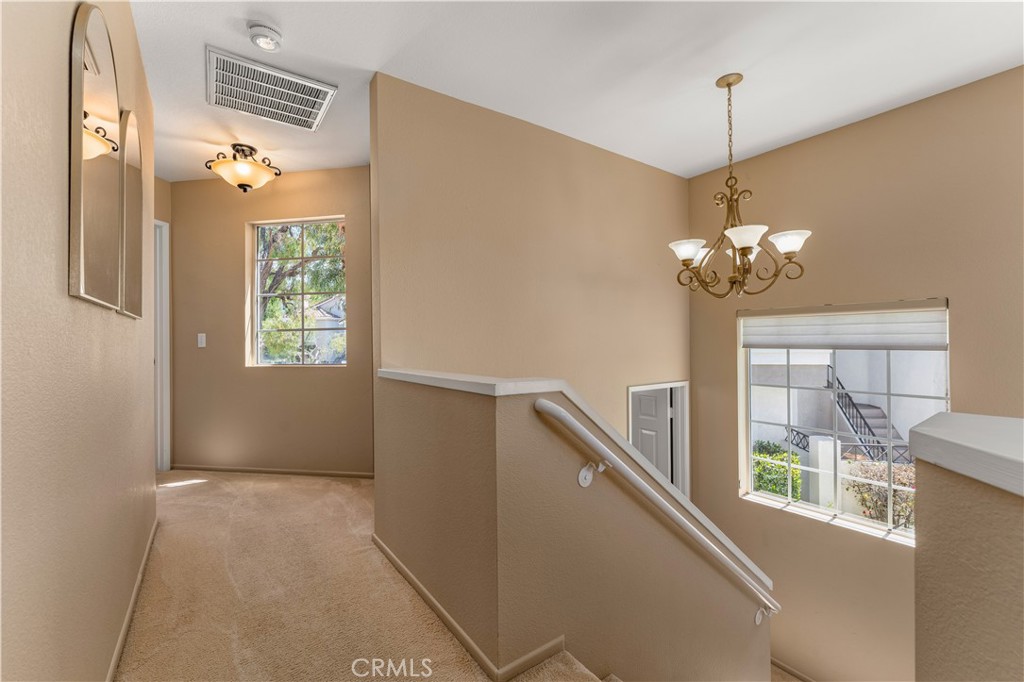 1029 S Dewcrest