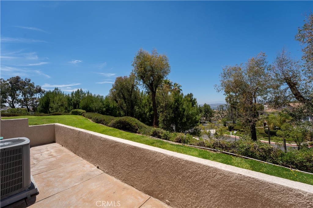 1029 S Dewcrest