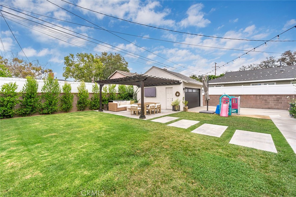 3220 Iroquois Ave.