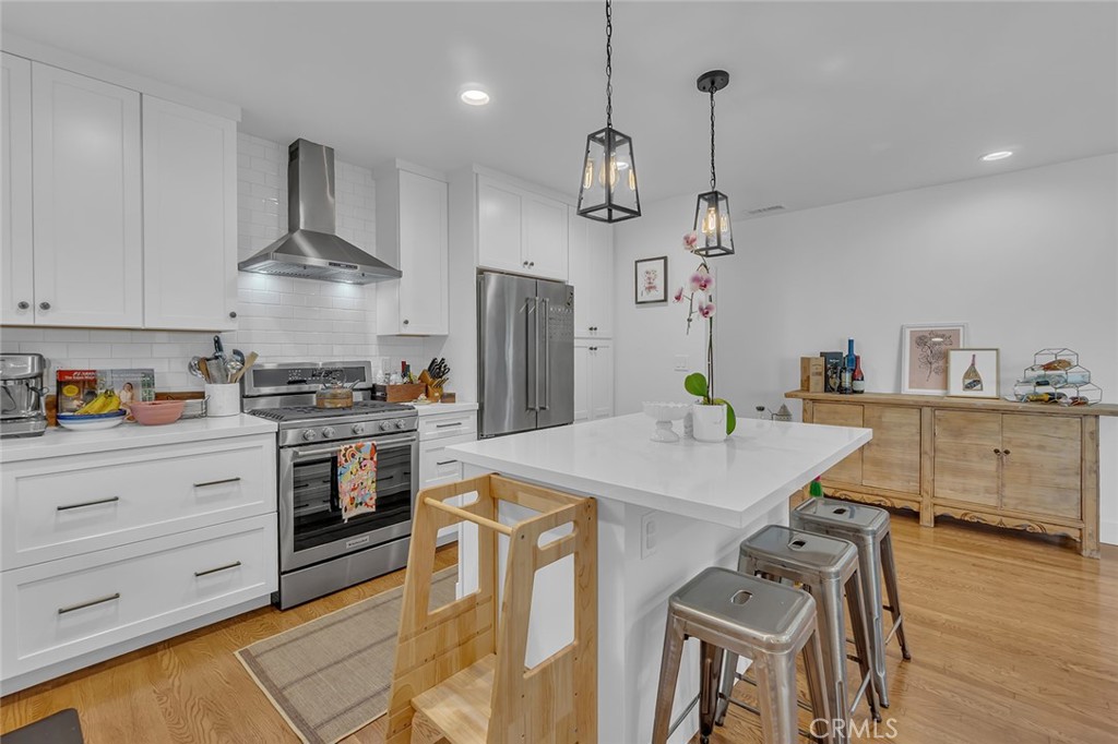 3220 Iroquois Ave.
