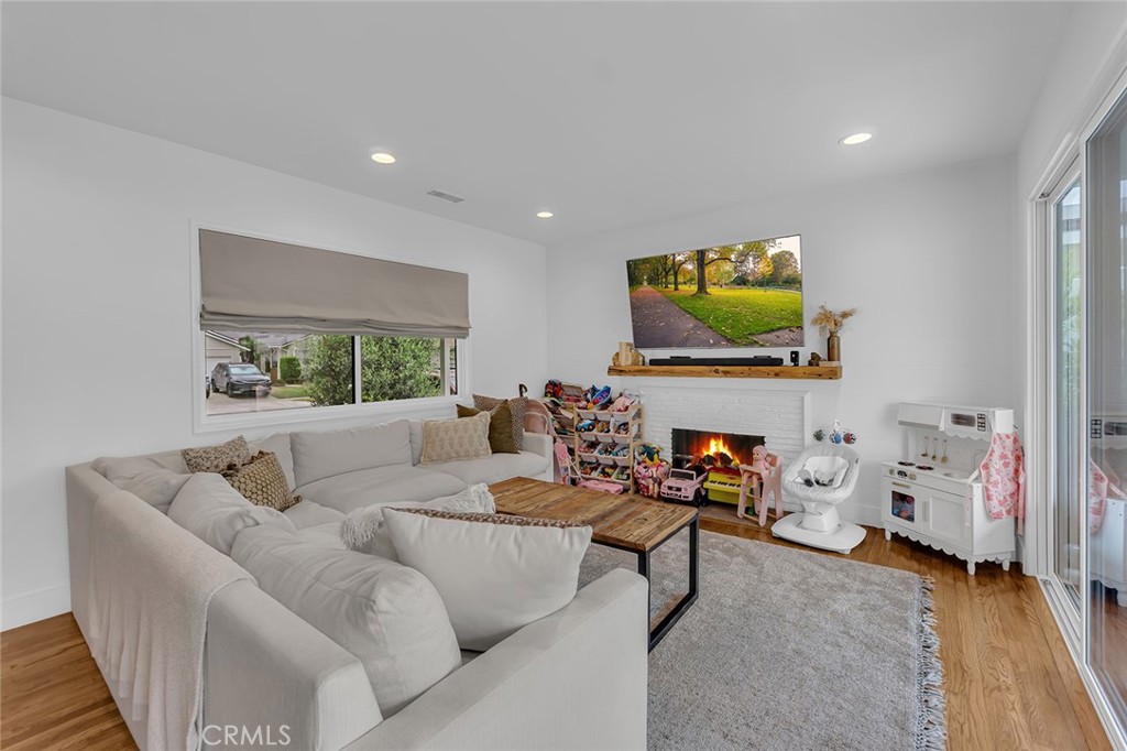 3220 Iroquois Ave.