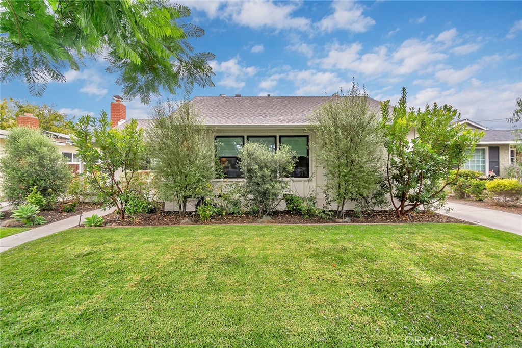 3220 Iroquois Ave.