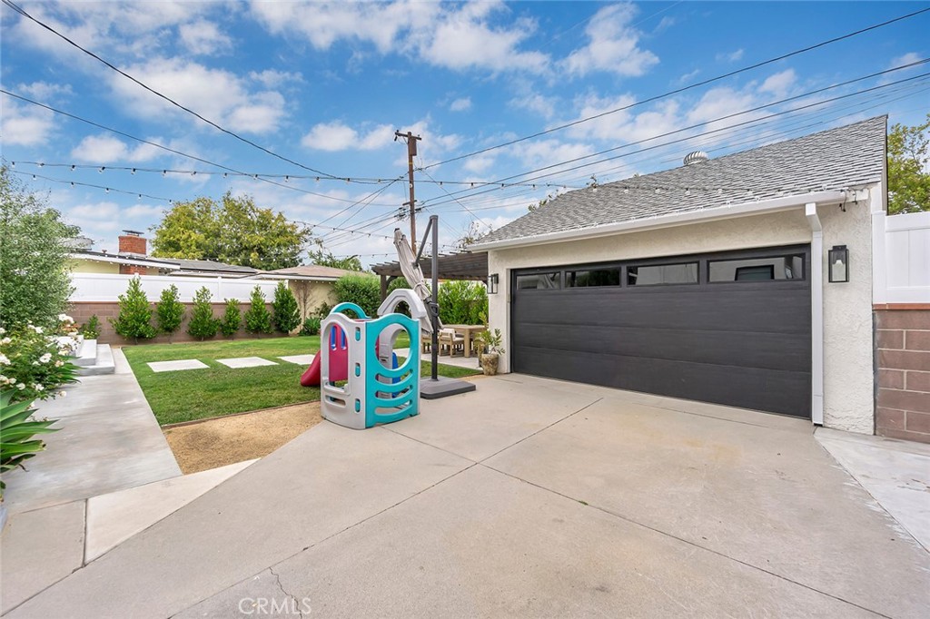 3220 Iroquois Ave.