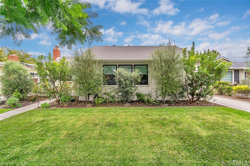 3220 Iroquois Ave.