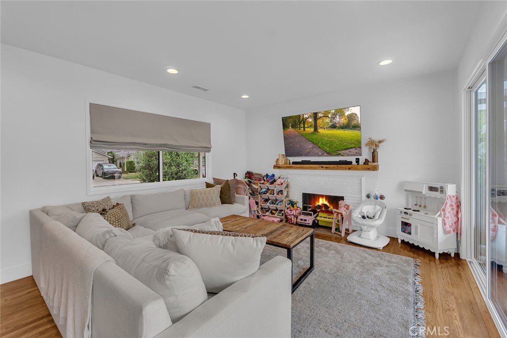 3220 Iroquois Ave.