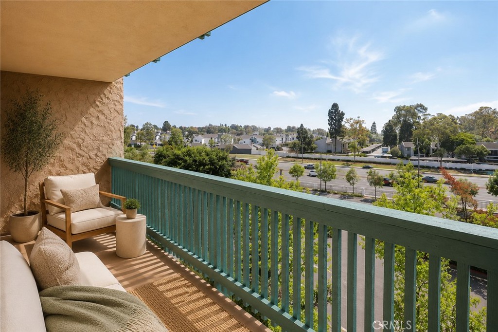 448 N Bellflower 216