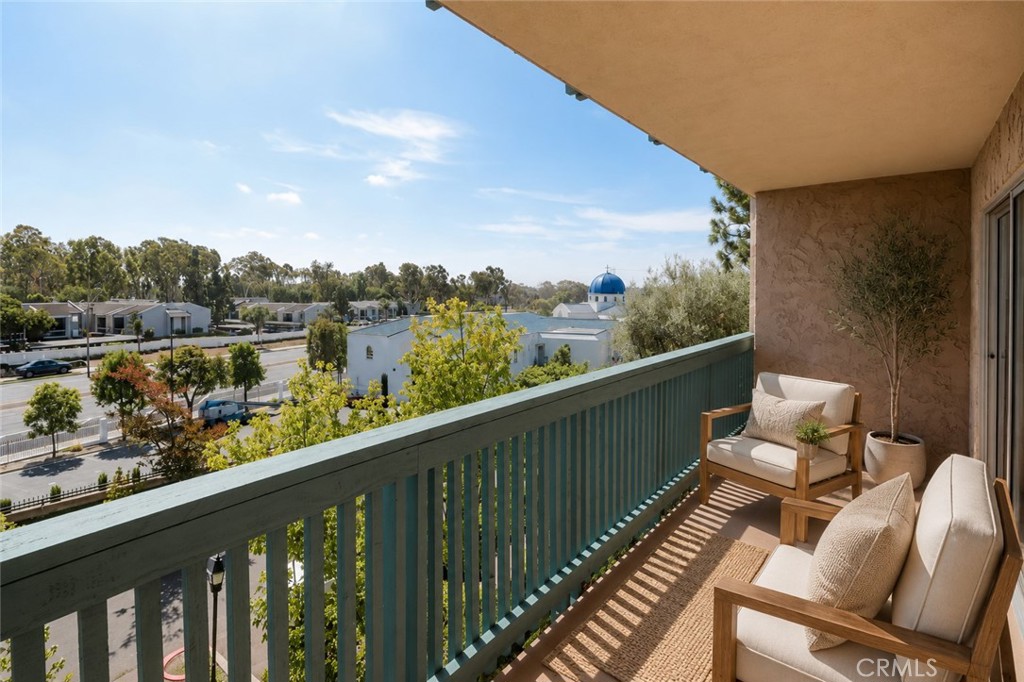 448 N Bellflower 216