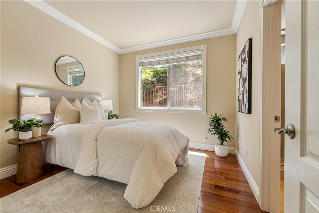 970 S Barton Court