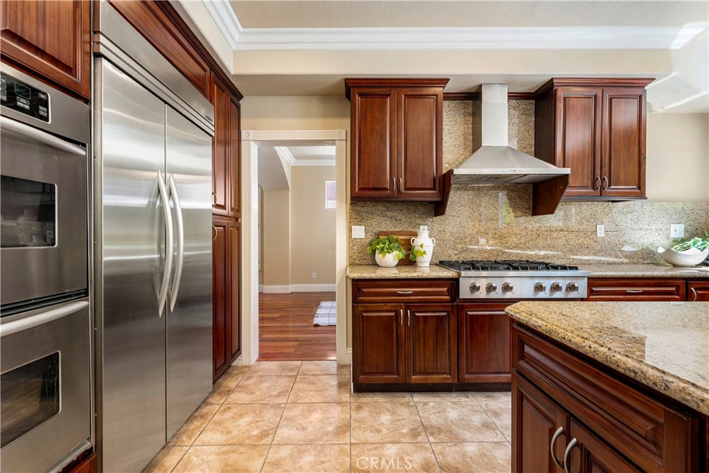 970 S Barton Court