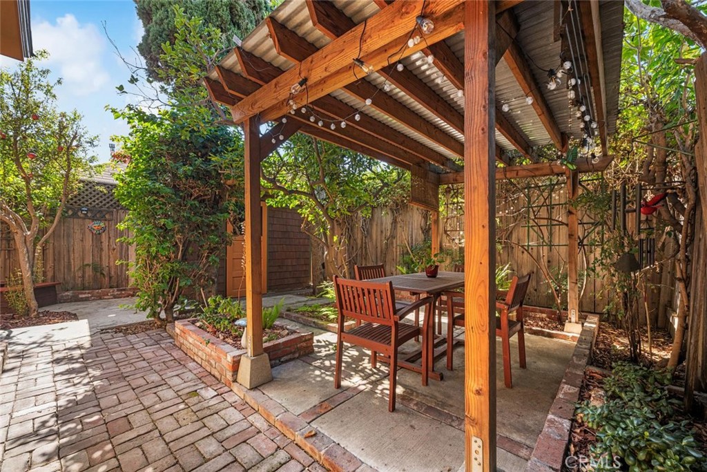 748 Daisy Avenue