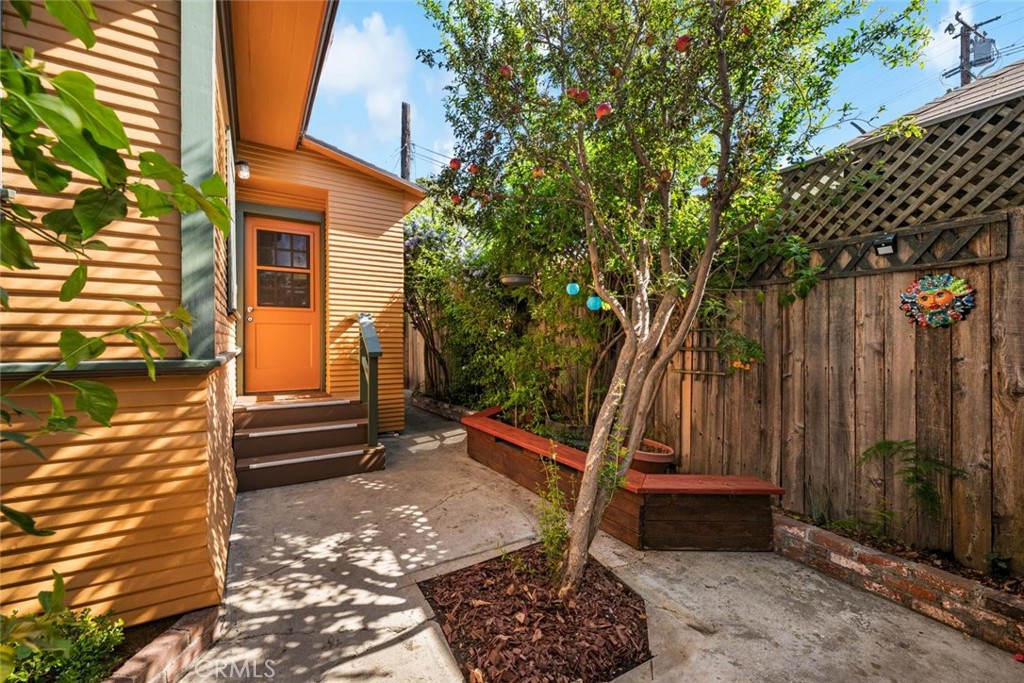 748 Daisy Avenue