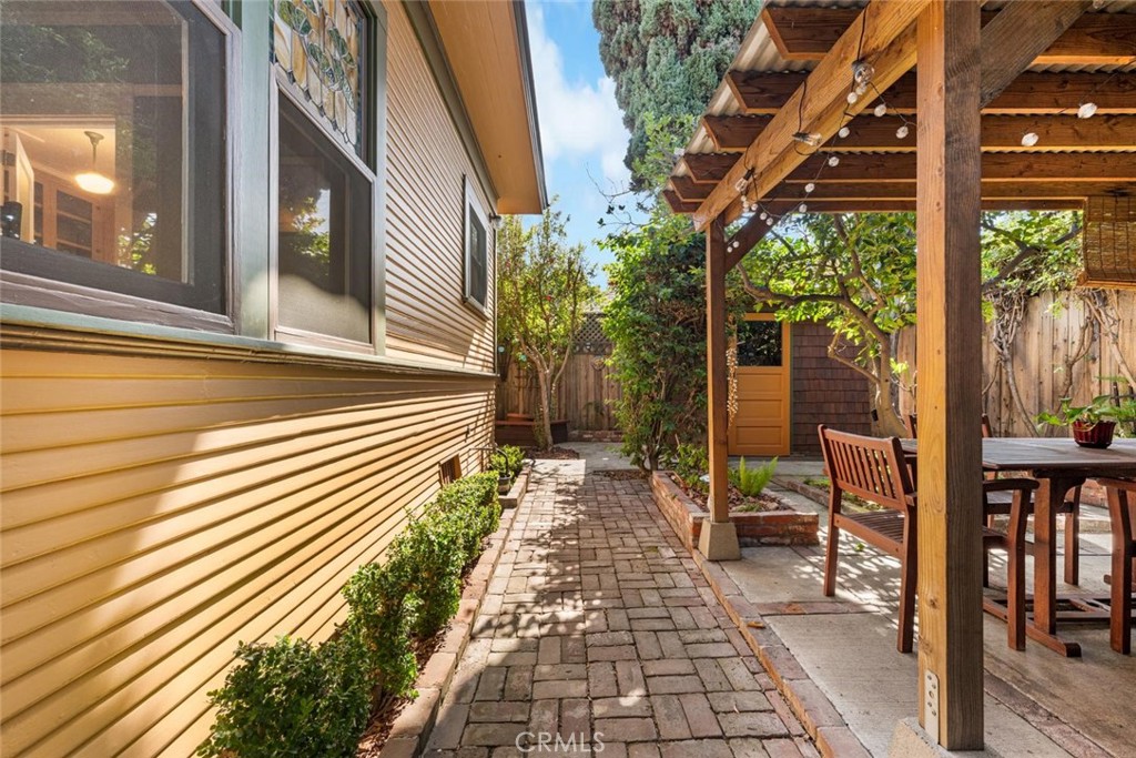 748 Daisy Avenue