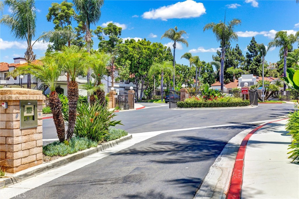 27343 Nicole Dr
