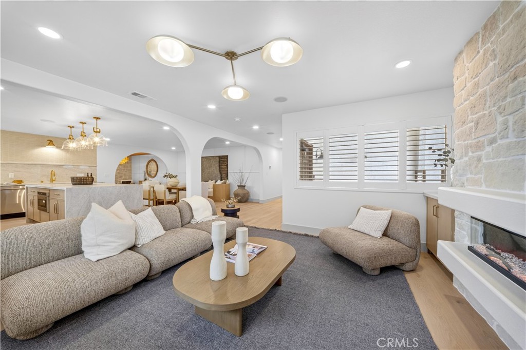 931 Carina Ave