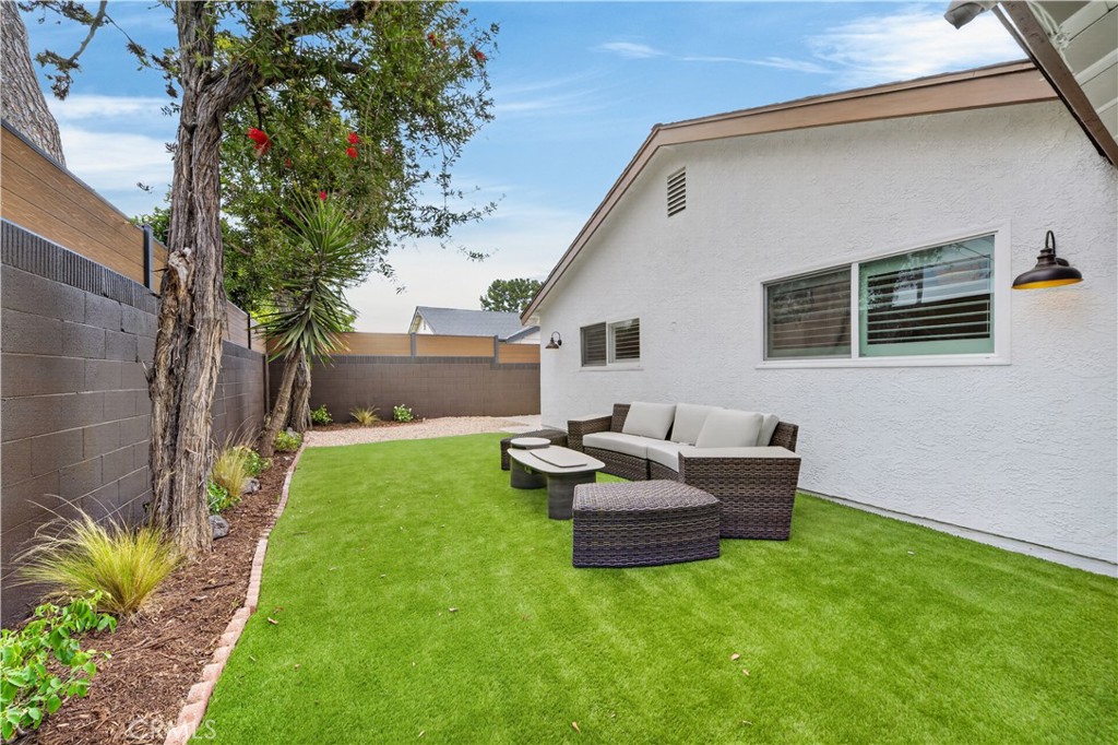 931 Carina Ave