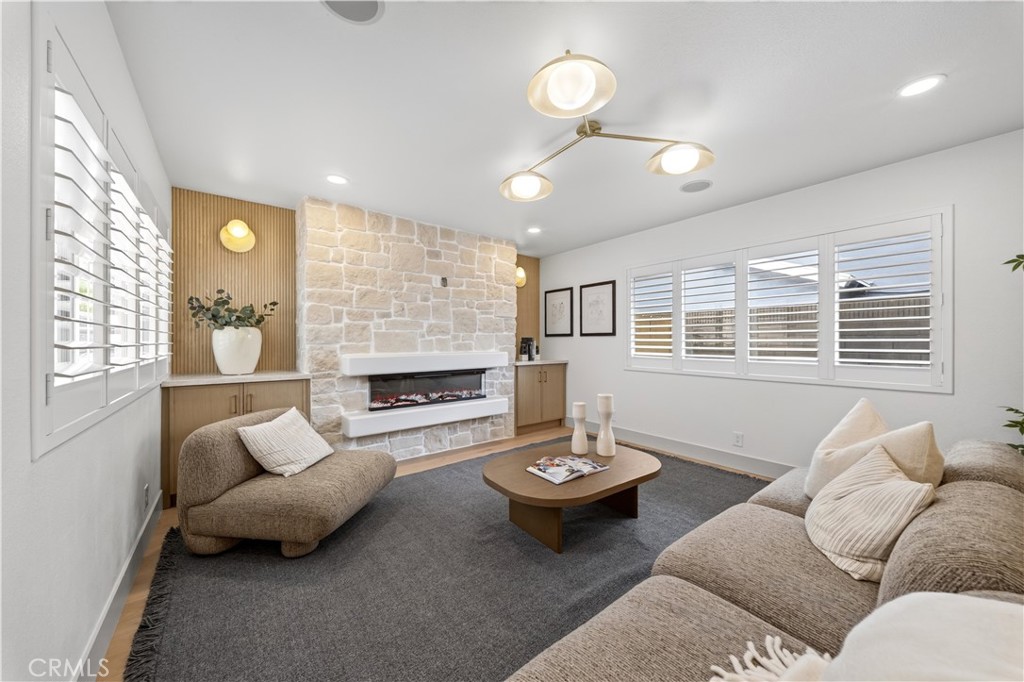 931 Carina Ave
