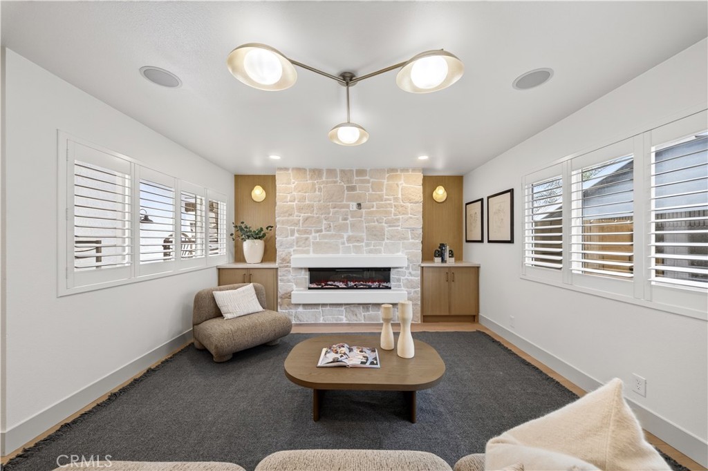 931 Carina Ave