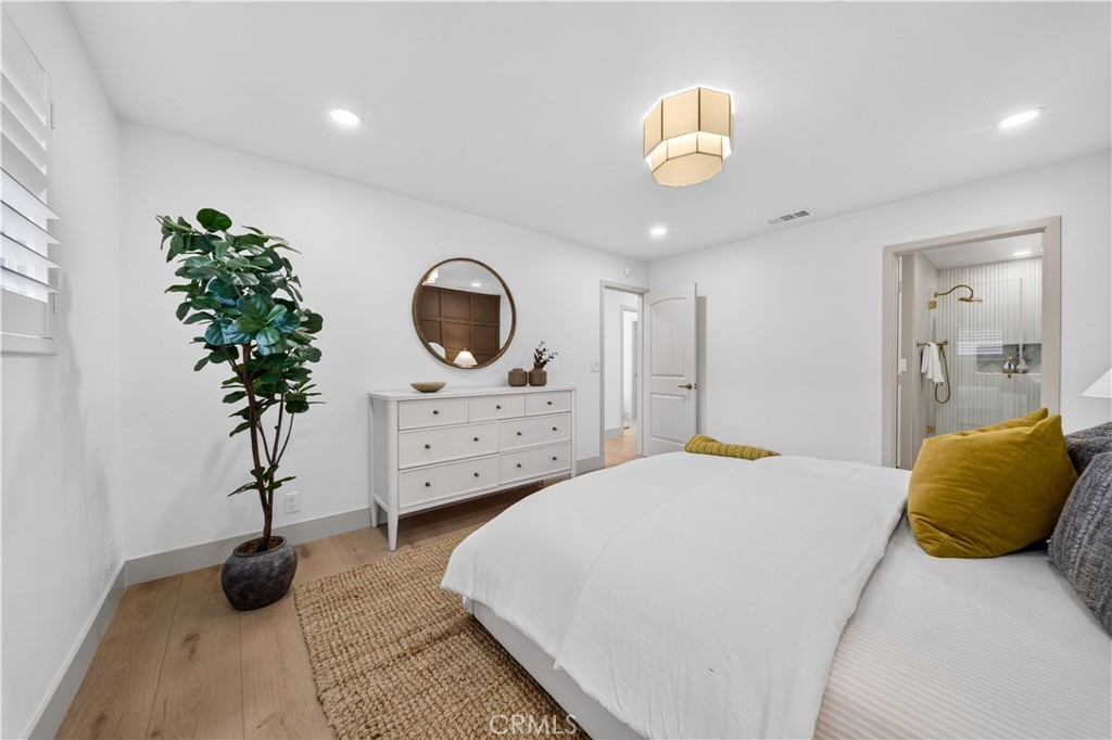 931 Carina Ave