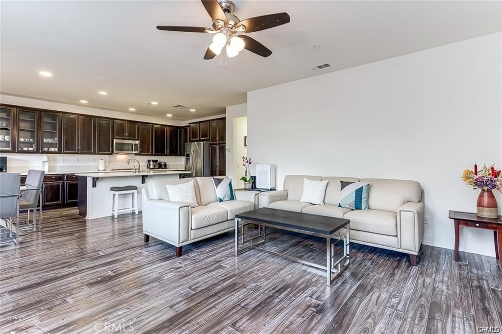 3285 Ledgewood Cir