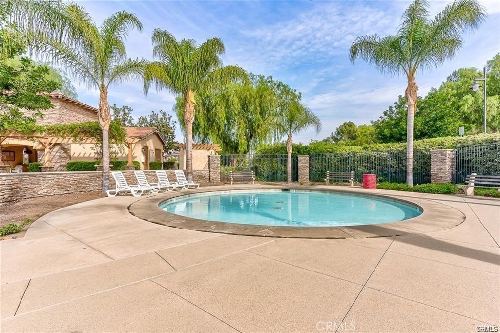 3285 Ledgewood Cir
