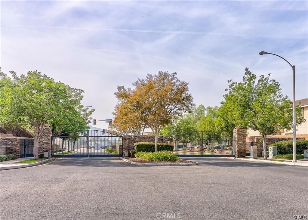 3285 Ledgewood Cir