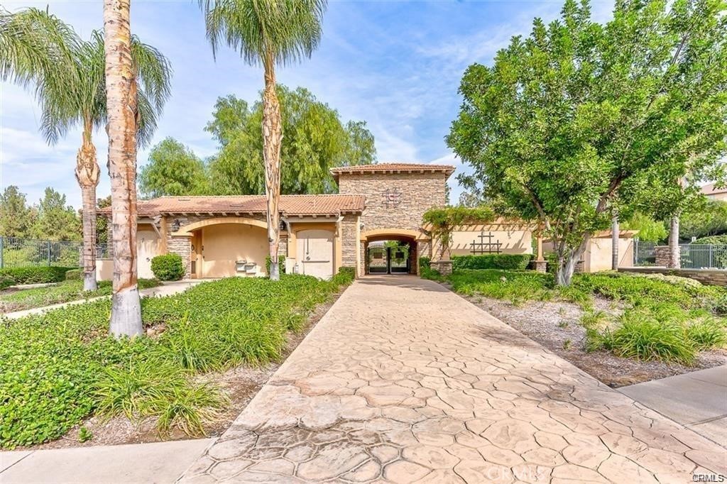 3285 Ledgewood Cir