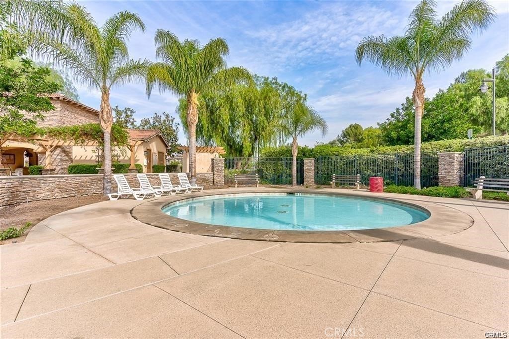 3285 Ledgewood Cir