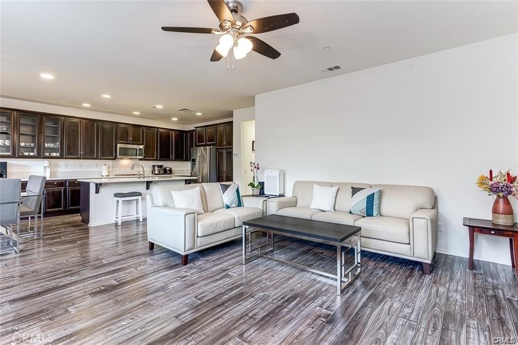 3285 Ledgewood Cir