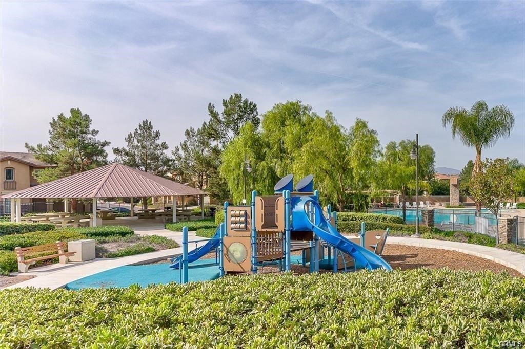 3285 Ledgewood Cir