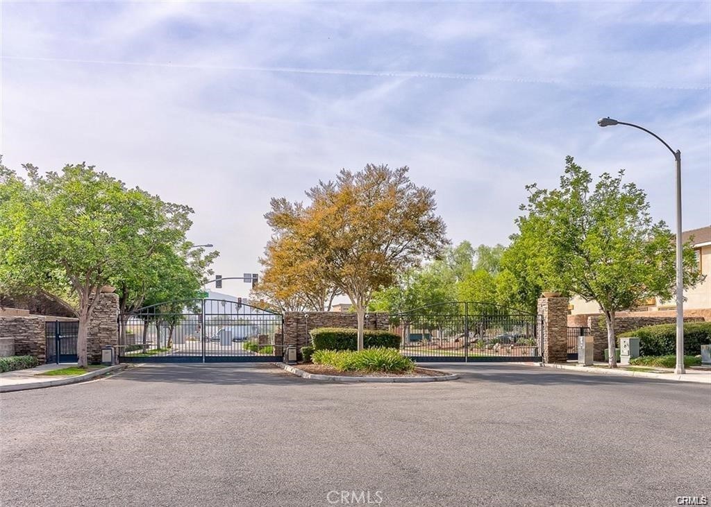 3285 Ledgewood Cir