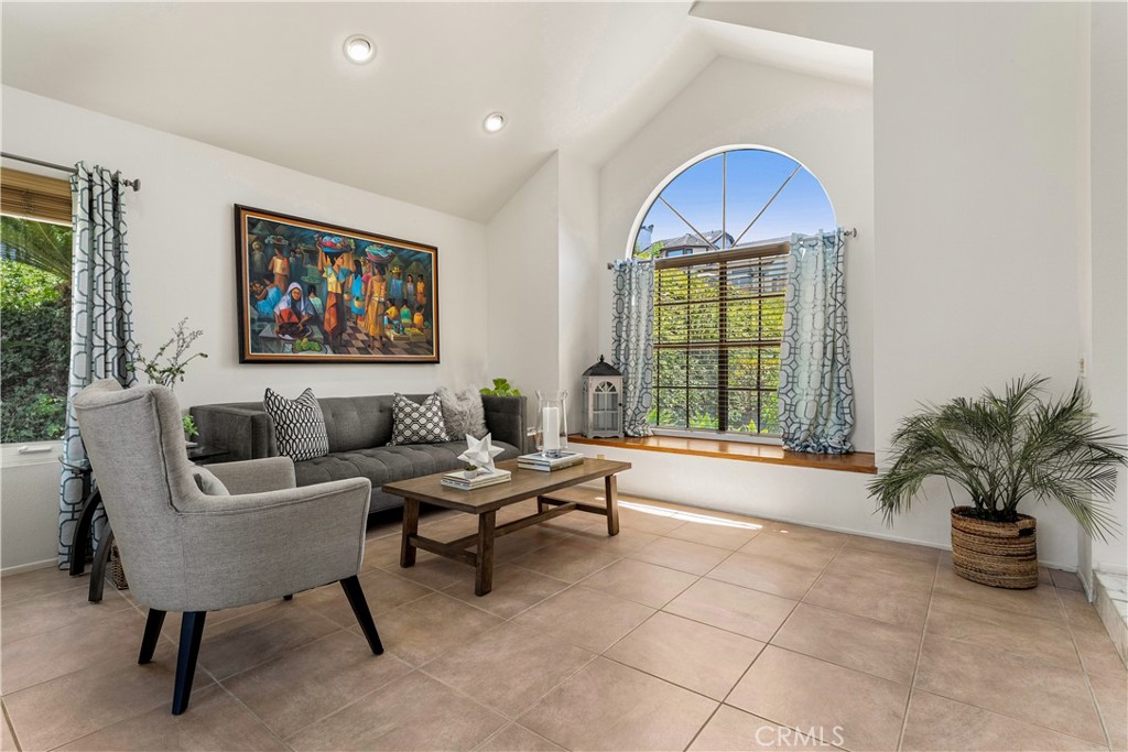 5185 E Fairfield