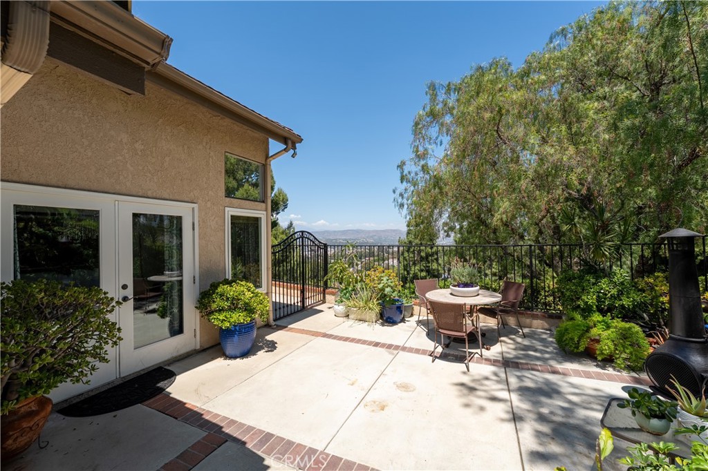 5185 E Fairfield