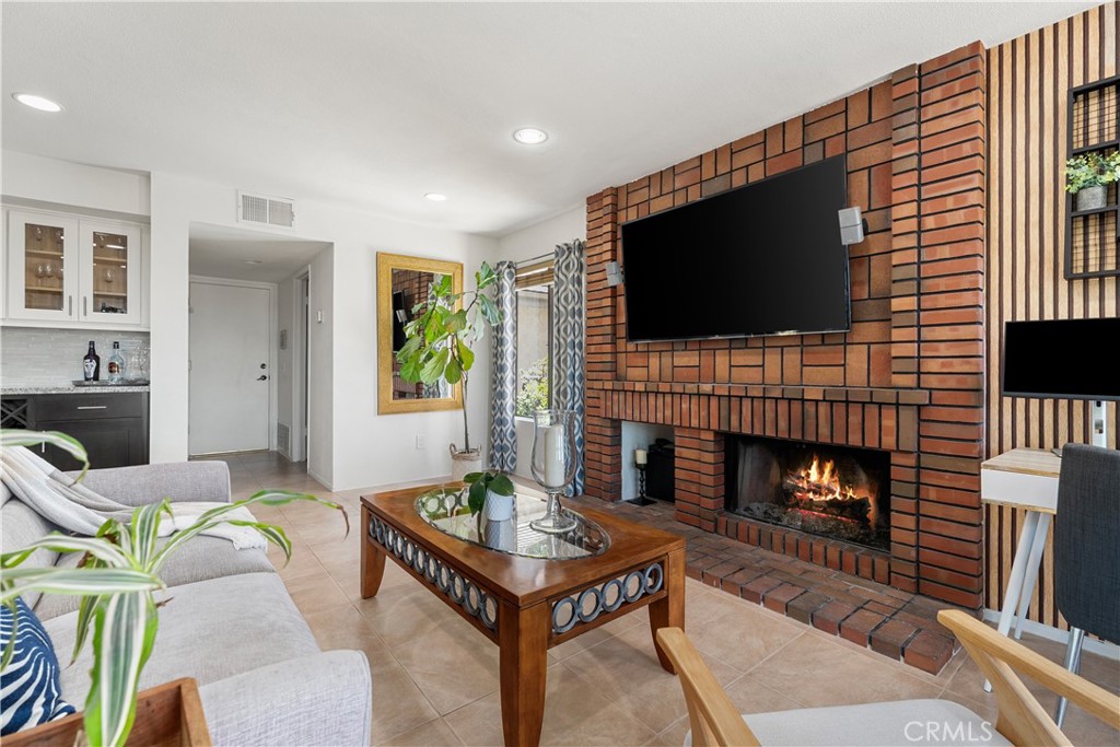 5185 E Fairfield