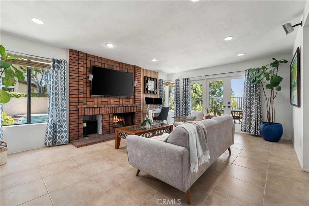5185 E Fairfield