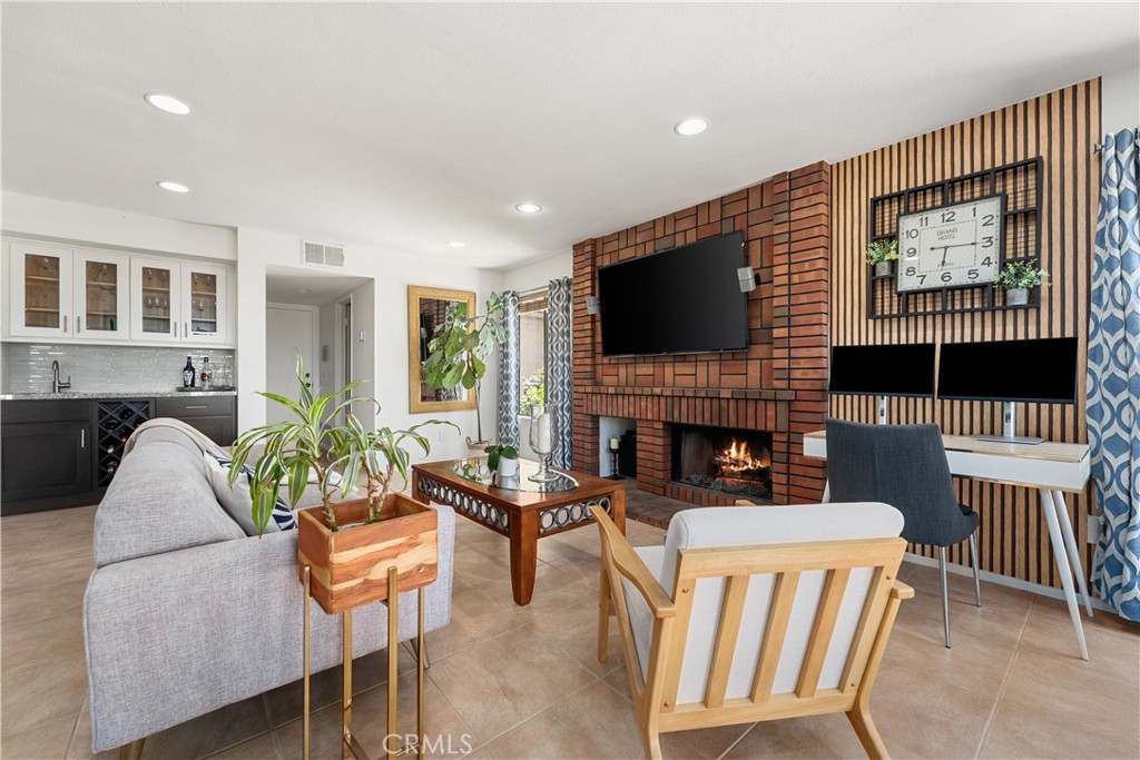 5185 E Fairfield