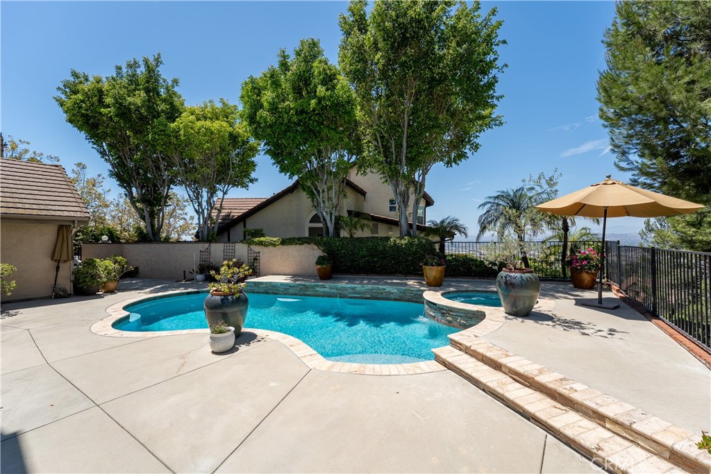 5185 E Fairfield