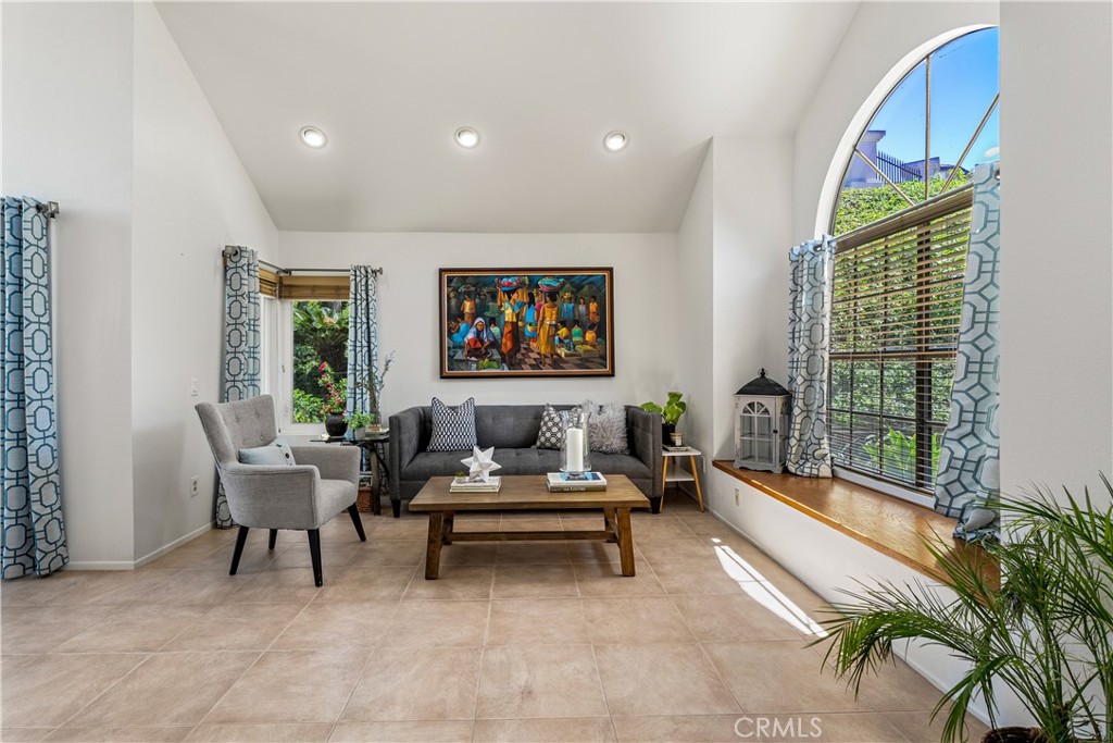 5185 E Fairfield
