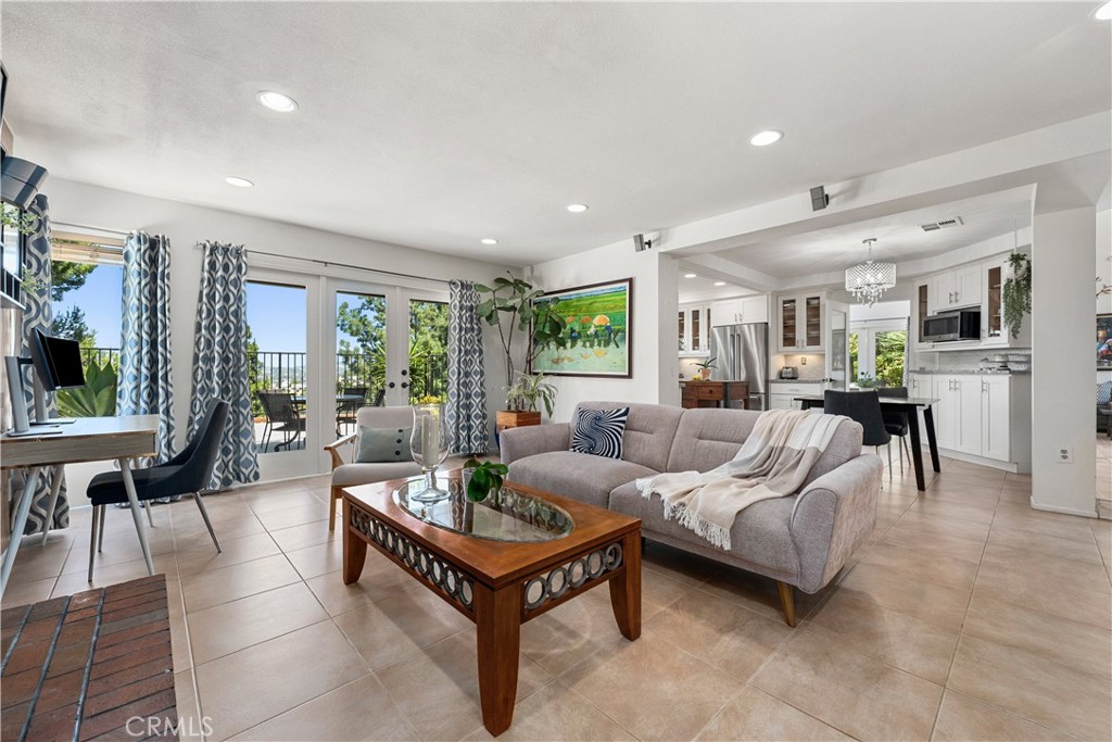 5185 E Fairfield