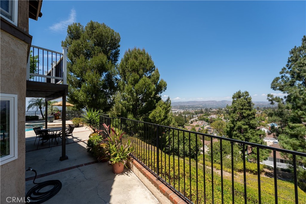 5185 E Fairfield