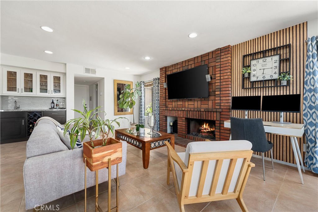 5185 E Fairfield