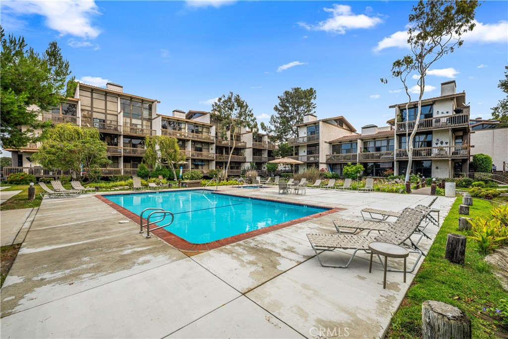 7106 Marina Pacifica Drive S
