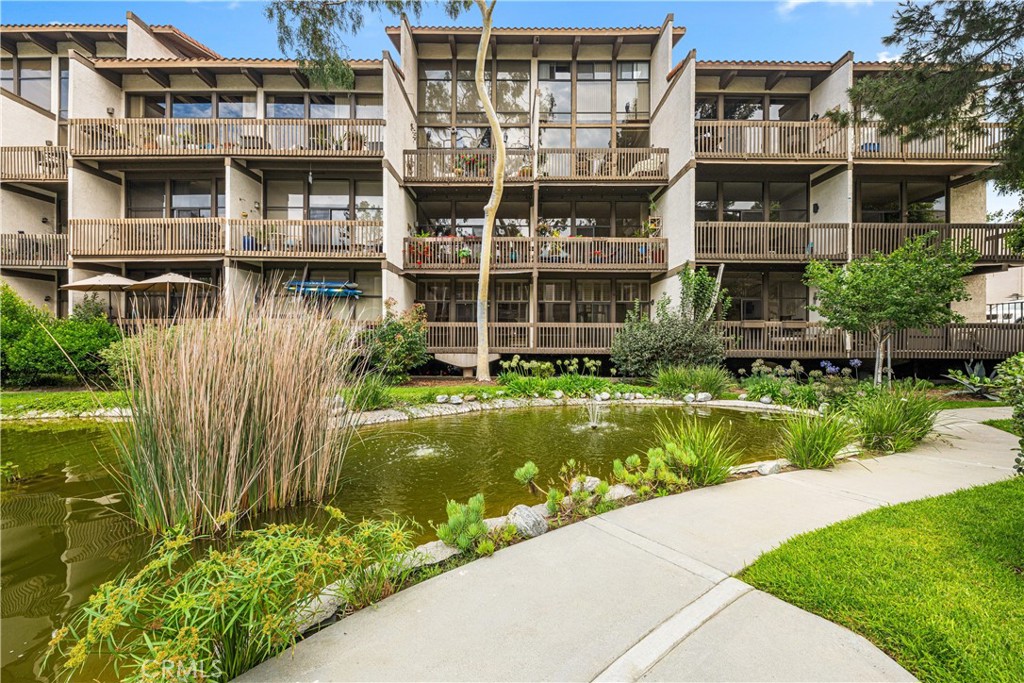 7106 Marina Pacifica Drive S