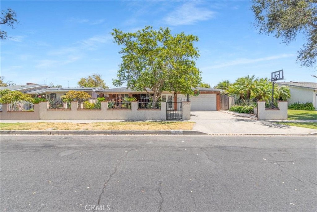 1401 S Joane Way