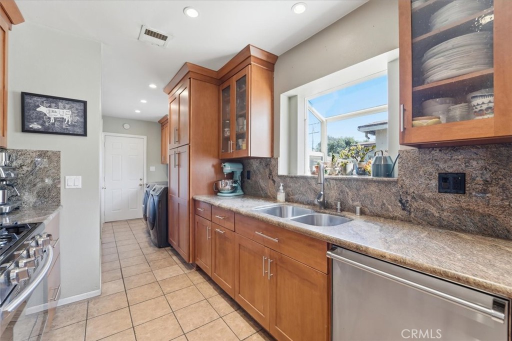 2840 Magnolia